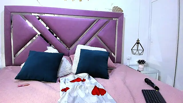 Pammela Colins online show from December 28, 4:30 pm