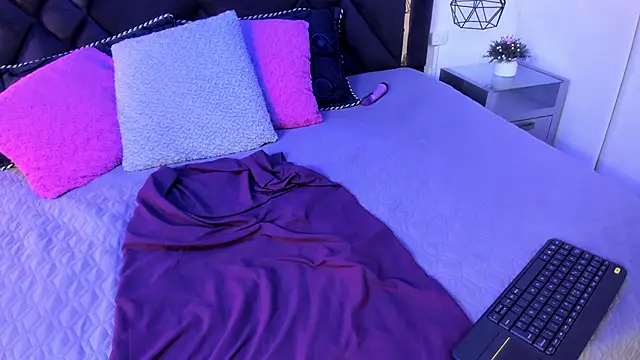 Pammela Colins online show from December 6, 3:39 pm