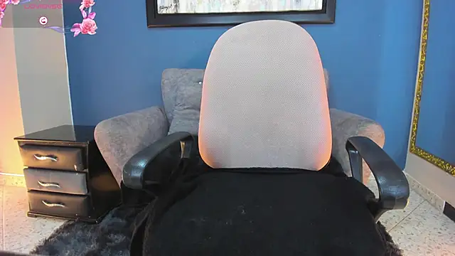 miacarperr1 online show from March 23, 12:04 am