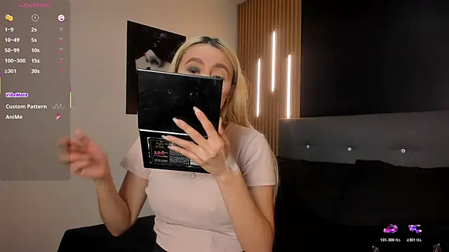 miacarperr1 online show from March 31, 9:17 pm