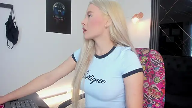 Snapshot of miacarperr1 chatting on February 2, 9:03 pm miacarperr1 online show from February 2, 9:03 pm