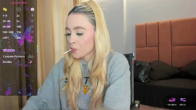 miacarperr1 online show from April 10, 9:11 pm