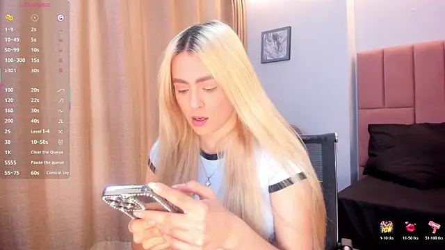 miacarperr1 online show from March 30, 9:05 pm