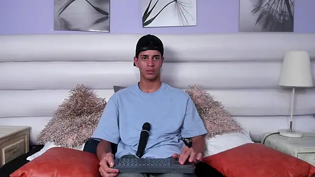 Tyler Rodriguez online show from March 3, 7:49 pm