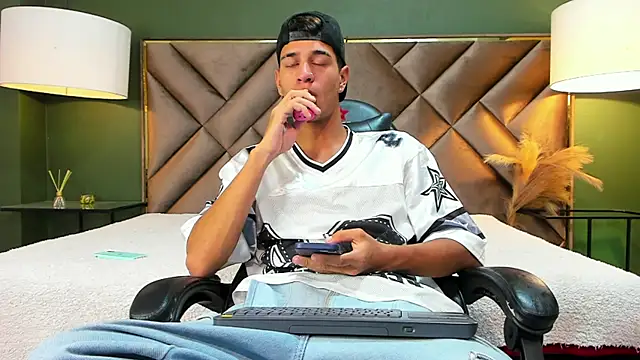 Tyler Rodriguez online show from October 9, 9:04 pm