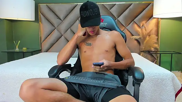 Tyler Rodriguez online show from September 30, 11:11 pm