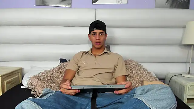 Tyler Rodriguez online show from February 26, 7:42 pm