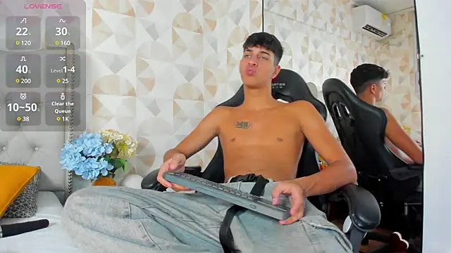 Tyler Rodriguez online show from March 17, 2:12 pm
