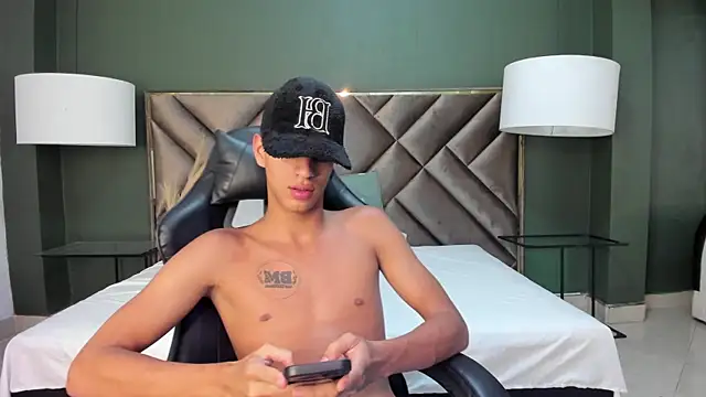 Tyler Rodriguez online show from March 7, 4:02 am