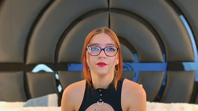 LiliFox18 online show from March 12, 7:25 pm