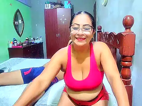Snapshot of rosi_pamela chatting on January 10, 12:27 am rosi pamela online show from January 10, 12:27 am
