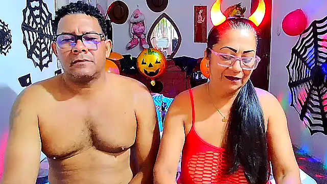 Snapshot of rosi_pamela chatting on October 19, 1:36 pm rosi pamela online show from October 19, 1:36 pm