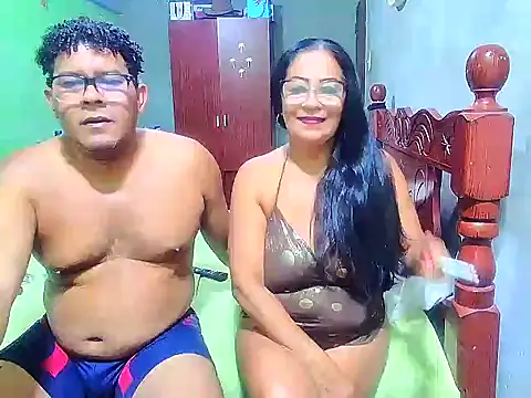 Snapshot of rosi_pamela chatting on January 11, 1:27 am rosi pamela online show from January 11, 1:27 am