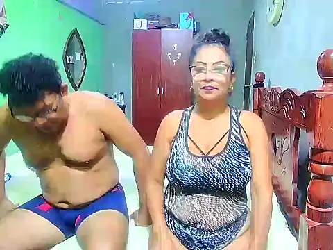 Snapshot of rosi_pamela chatting on January 11, 6:12 pm rosi pamela online show from January 11, 6:12 pm
