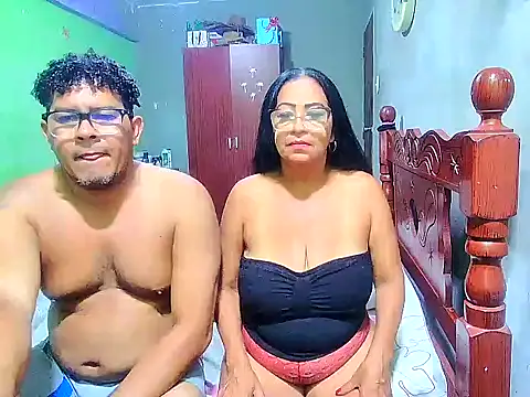Snapshot of rosi_pamela chatting on January 4, 12:37 am rosi pamela online show from January 4, 12:37 am