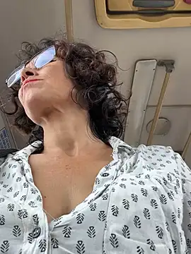 MireyaTorresGu online show from April 13, 1:48 pm