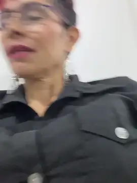 Snapshot of MireyaTorresGu chatting on February 19, 12:25 am MireyaTorresGu online show from February 19, 12:25 am