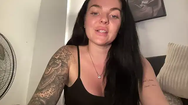 yorkshiregal online show from October 12, 7:04 pm