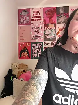 yorkshiregal online show from April 13, 9:30 pm