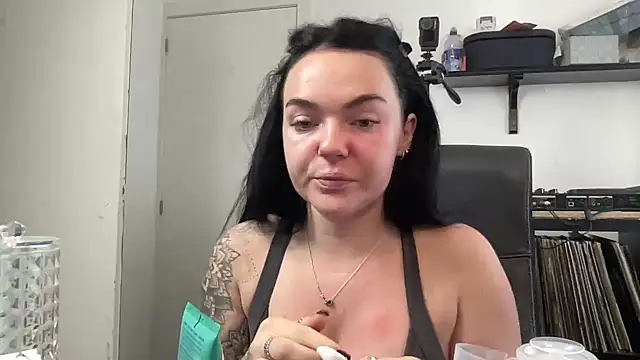 yorkshiregal online show from February 1, 8:01 am