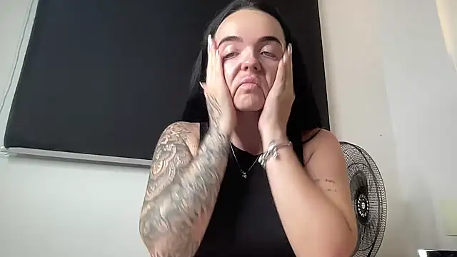 yorkshiregal online show from October 31, 5:09 pm