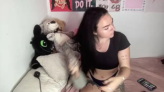 yorkshiregal online show from April 6, 8:15 am