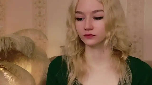 Snapshot of NaomiLoys chatting on November 12, 10:52 am NaomiLoys online show from November 12, 10:52 am