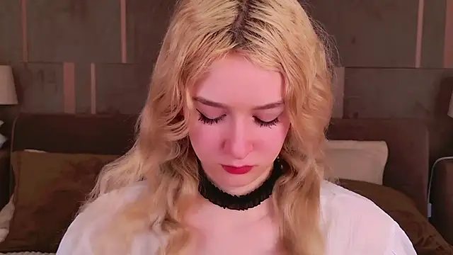 Snapshot of NaomiLoys chatting on March 9, 3:43 am NaomiLoys online show from March 9, 3:43 am