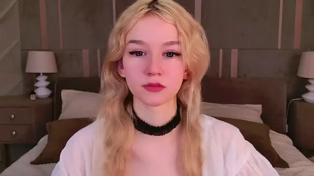 Snapshot of NaomiLoys chatting on March 8, 5:59 am NaomiLoys online show from March 8, 5:59 am