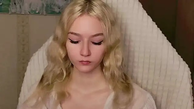 Snapshot of NaomiLoys chatting on November 3, 11:36 am NaomiLoys online show from November 3, 11:36 am