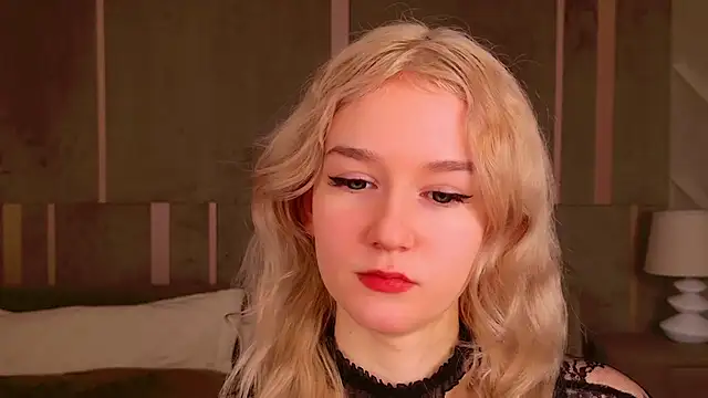 Snapshot of NaomiLoys chatting on February 9, 5:11 pm NaomiLoys online show from February 9, 5:11 pm