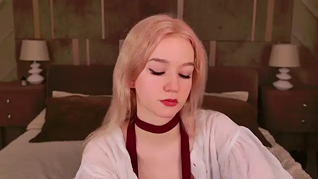 Snapshot of NaomiLoys chatting on March 17, 2:19 am NaomiLoys online show from March 17, 2:19 am