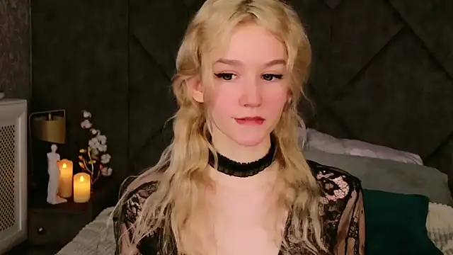 Snapshot of NaomiLoys chatting on February 23, 12:51 am NaomiLoys online show from February 23, 12:51 am