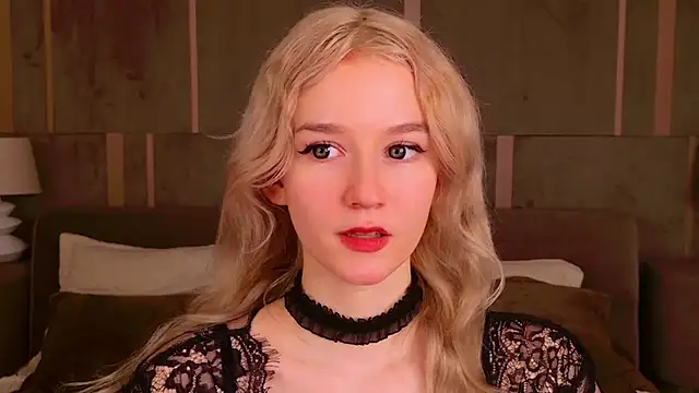 Snapshot of NaomiLoys chatting on February 9, 8:13 pm NaomiLoys online show from February 9, 8:13 pm