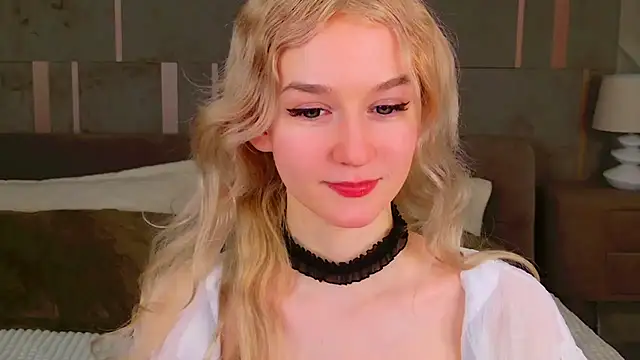 Snapshot of NaomiLoys chatting on February 11, 6:30 am NaomiLoys online show from February 11, 6:30 am