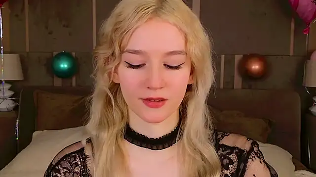 Snapshot of NaomiLoys chatting on February 15, 7:39 pm NaomiLoys online show from February 15, 7:39 pm