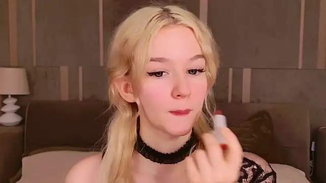 Snapshot of NaomiLoys chatting on February 27, 4:02 am NaomiLoys online show from February 27, 4:02 am