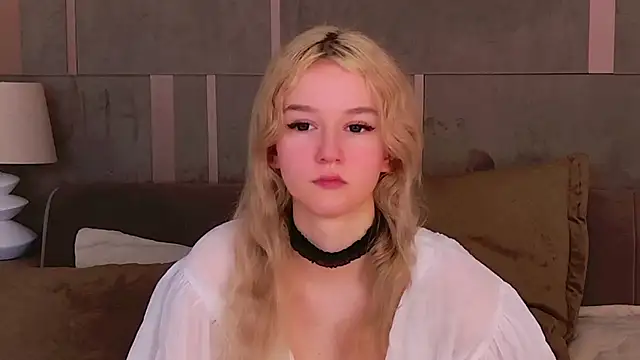 Snapshot of NaomiLoys chatting on March 8, 9:06 am NaomiLoys online show from March 8, 9:06 am