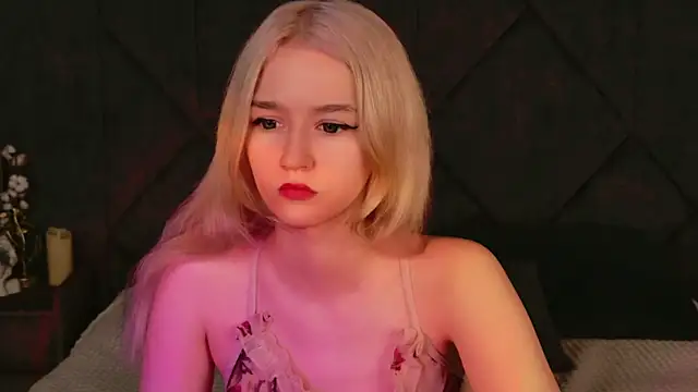 Snapshot of NaomiLoys chatting on September 14, 8:53 pm NaomiLoys online show from September 14, 8:53 pm