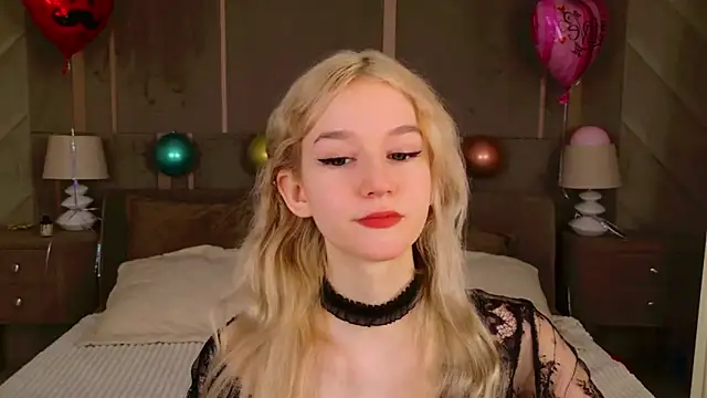 Snapshot of NaomiLoys chatting on February 15, 4:34 pm NaomiLoys online show from February 15, 4:34 pm