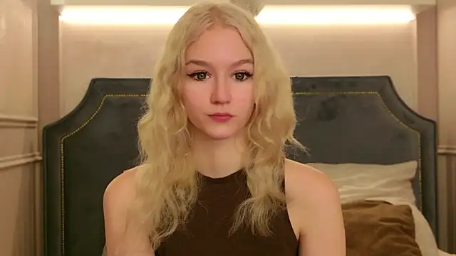 Snapshot of NaomiLoys chatting on September 19, 10:52 am NaomiLoys online show from September 19, 10:52 am