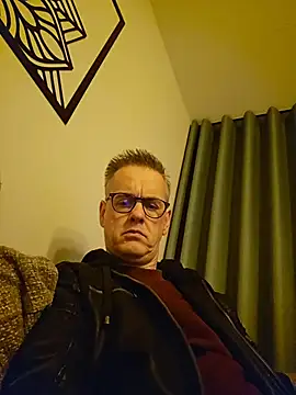 Hectorthyssen1 online show from April 12, 9:51 pm