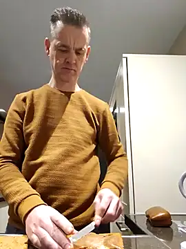 Snapshot of Hectorthyssen1 chatting on February 5, 5:41 am Hectorthyssen1 online show from February 5, 5:41 am