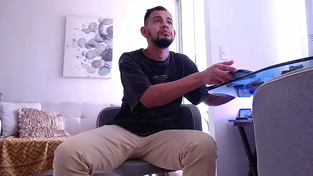 Snapshot of Bedobigcock chatting on September 28, 1:40 pm Bedobigcock online show from September 28, 1:40 pm