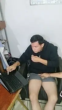 Snapshot of miketripi420 chatting on May 26, 5:49 am miketripi420 online show from May 26, 5:49 am