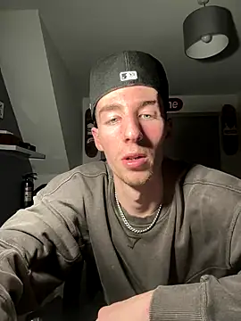 MikesWood21 online show from December 2, 1:42 am