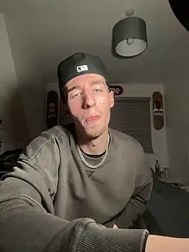 MikesWood21 online show from December 5, 11:45 pm