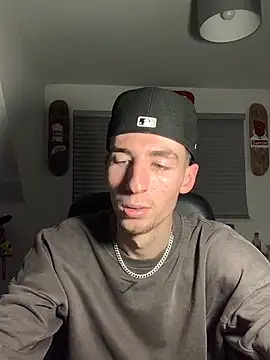 MikesWood21 online show from December 6, 3:35 am