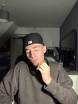 MikesWood21 online show from December 5, 4:48 am