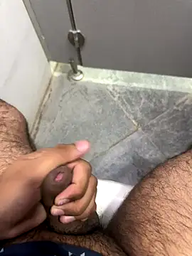 studdboyy online show from November 26, 2:39 pm